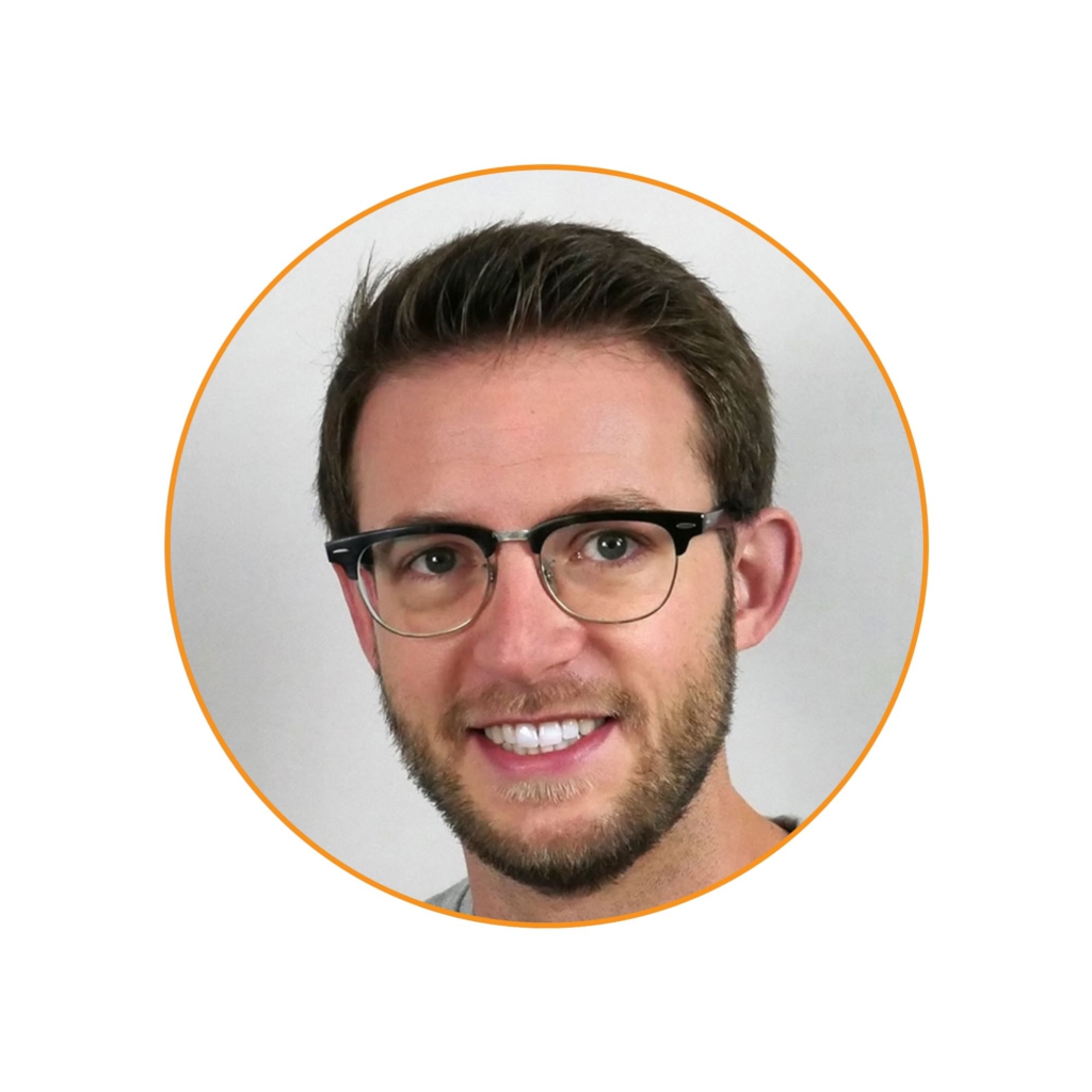 Porträt: Robin Meyer. Ein junger Mann mit Brille.