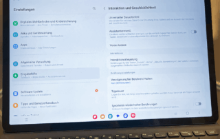 Foto eines Samsung-Tablets, auf dem in den Eingabehilfen die Einstellungen zur externen Steuerung des Tablets angezeigt werden.