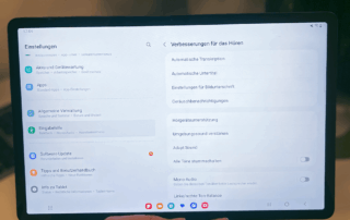 Foto eines Samsung-Tablets auf dem in den Eingabehilfen die Einstellungen zum verbesserten Hören aufgerufen sind.